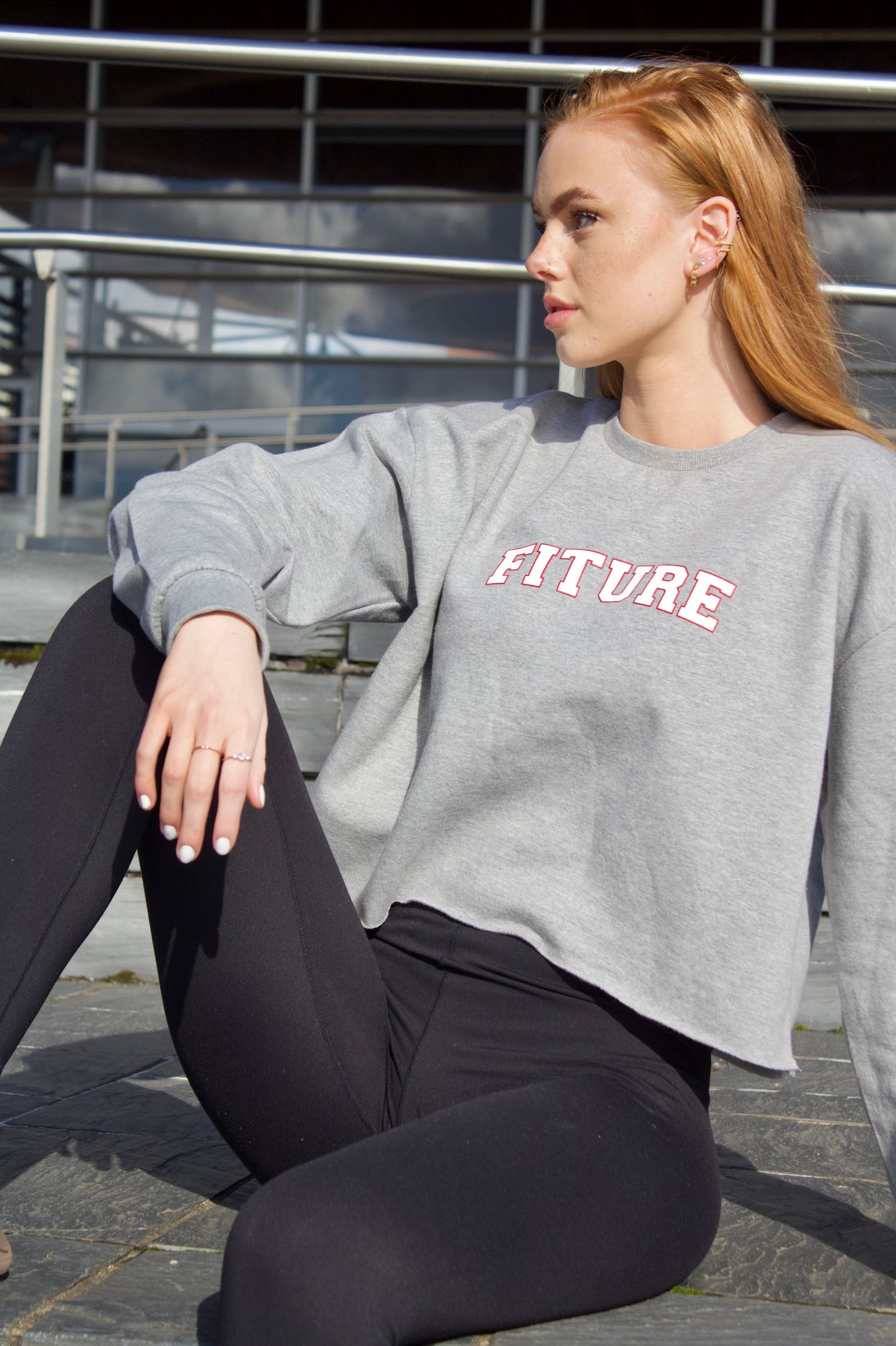 OVERSIZED CROPPED SWEATSHIRT - VARSITY FITURE - GREY
