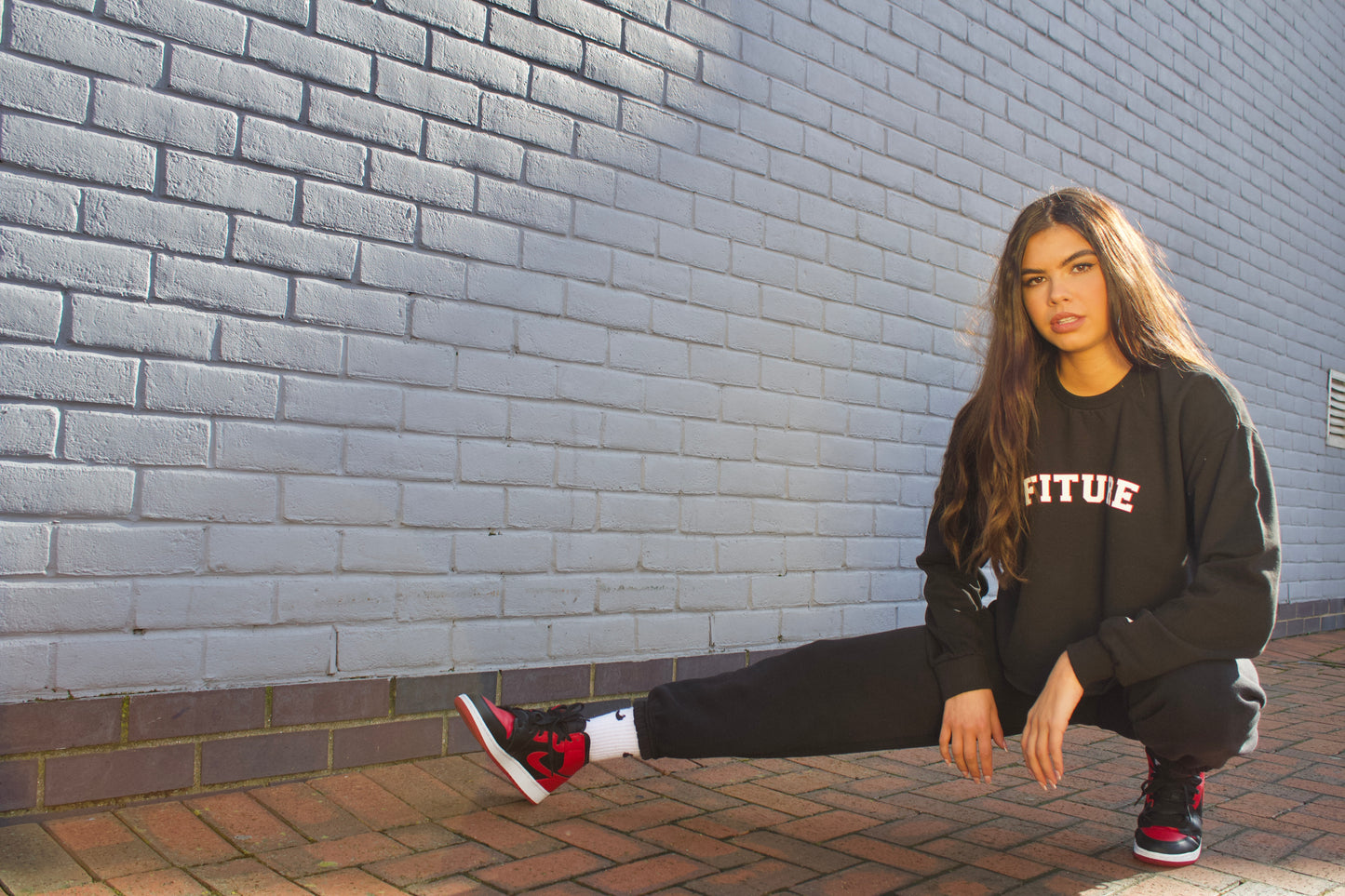 OVERSIZED CROPPED SWEATSHIRT - VARSITY FITURE - BLACK